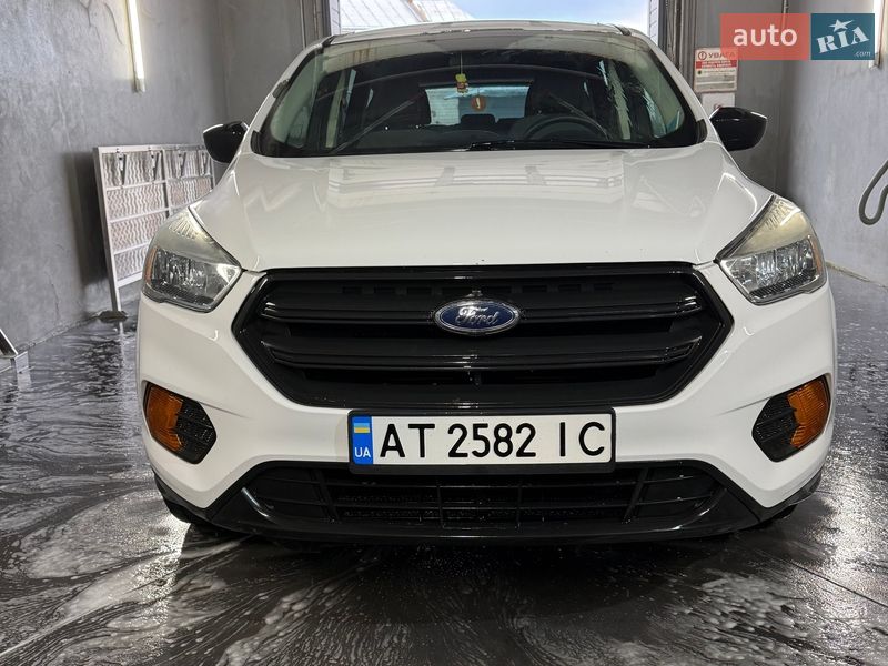 Внедорожник / Кроссовер Ford Escape 2016 в Тысменице