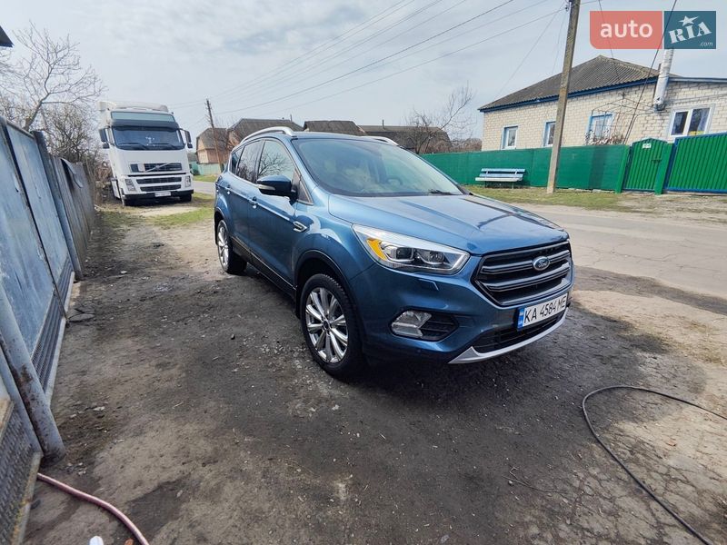 Внедорожник / Кроссовер Ford Escape 2018 в Лохвице