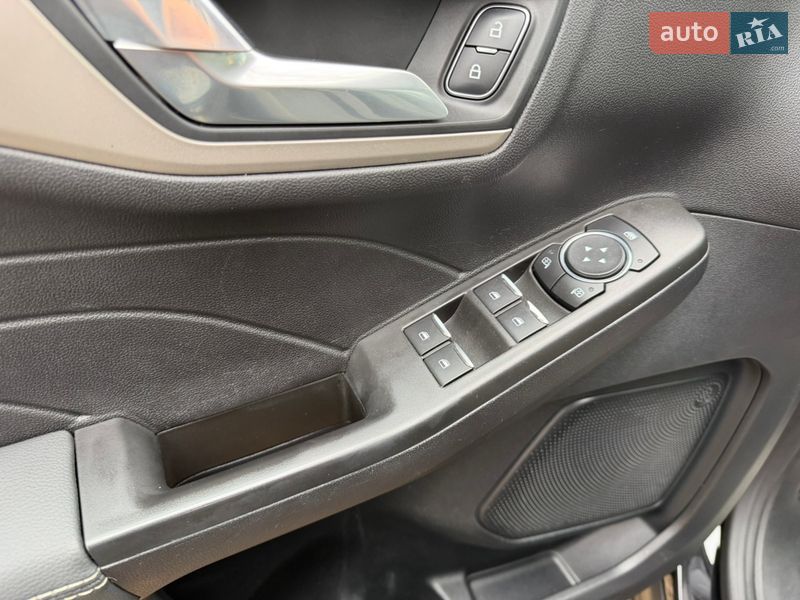 Внедорожник / Кроссовер Ford Escape 2021 в Чернигове