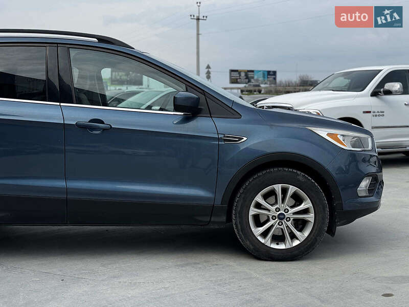 Внедорожник / Кроссовер Ford Escape 2017 в Львове