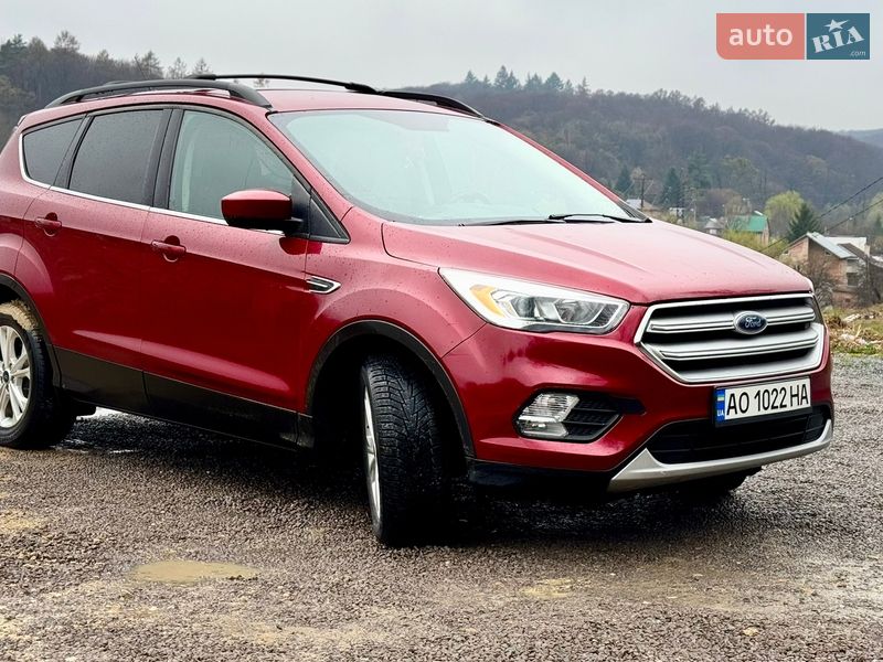 Внедорожник / Кроссовер Ford Escape 2018 в Львове