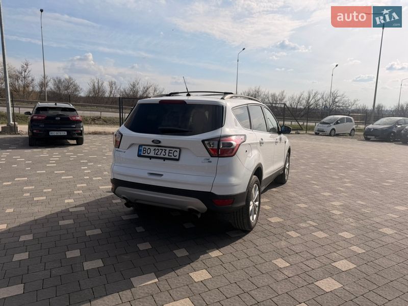 Внедорожник / Кроссовер Ford Escape 2017 в Тернополе