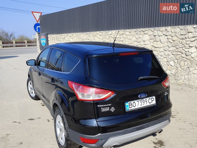 Внедорожник / Кроссовер Ford Escape 2015 в Великой Березовице