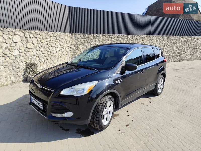 Внедорожник / Кроссовер Ford Escape 2015 в Великой Березовице