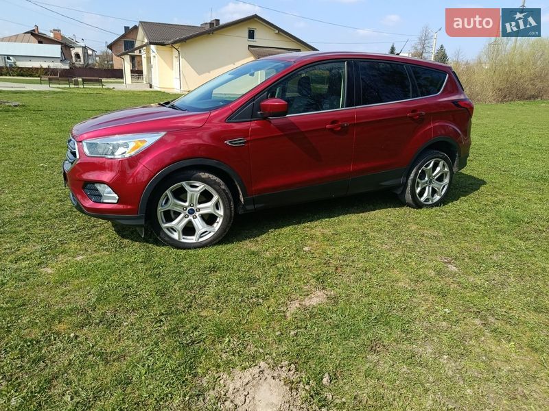Внедорожник / Кроссовер Ford Escape 2018 в Львове