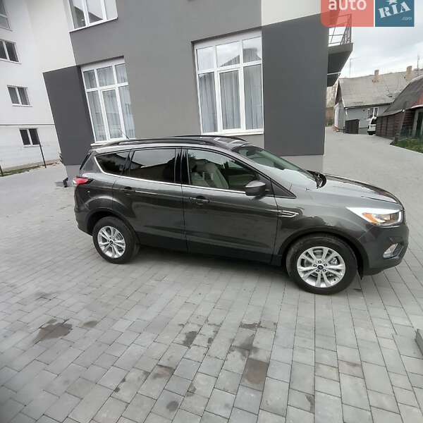 Внедорожник / Кроссовер Ford Escape 2018 в Дубно