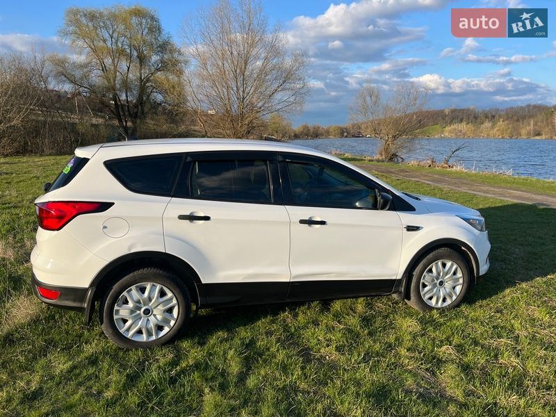 Позашляховик / Кросовер Ford Escape 2019 в Сумах
