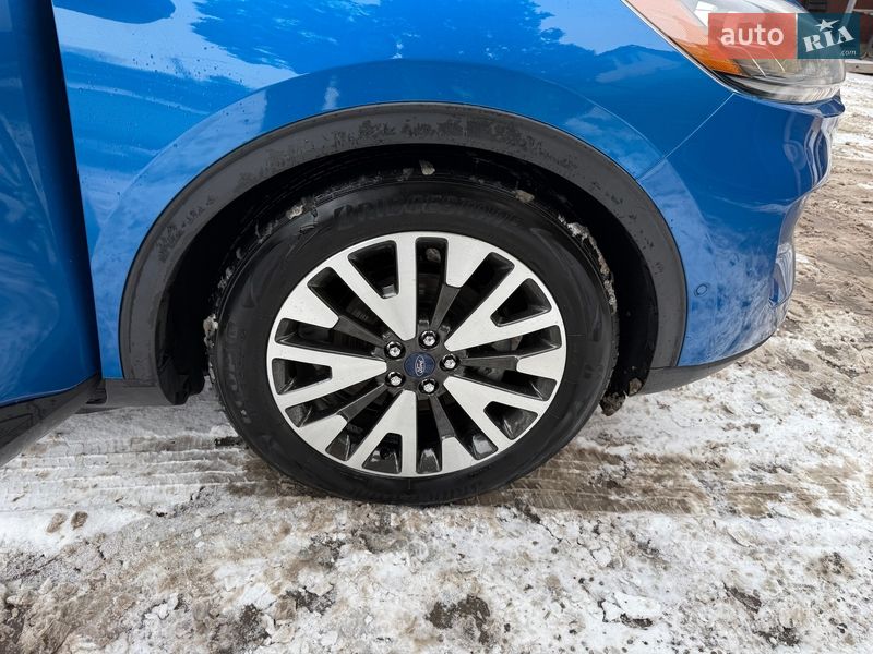 Позашляховик / Кросовер Ford Escape 2020 в Рівному