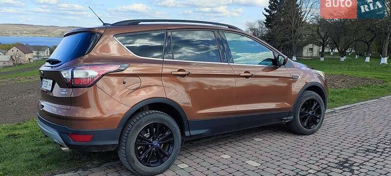 Позашляховик / Кросовер Ford Escape 2016 в Івано-Франківську