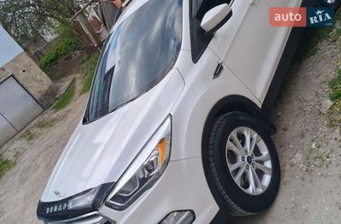 Внедорожник / Кроссовер Ford Escape 2017 в Каменец-Подольском