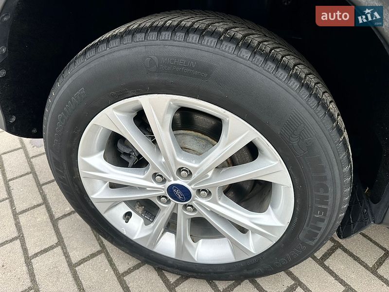 Внедорожник / Кроссовер Ford Escape 2017 в Львове