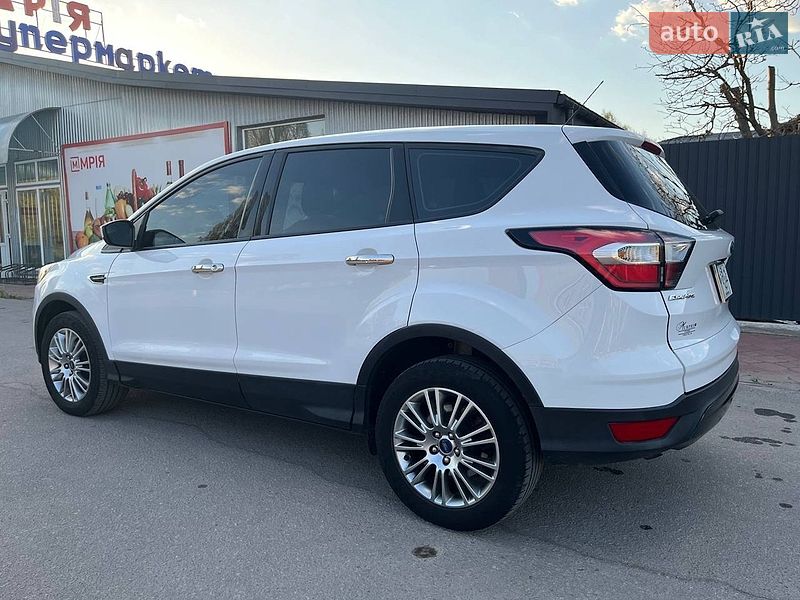 Внедорожник / Кроссовер Ford Escape 2017 в Калиновке