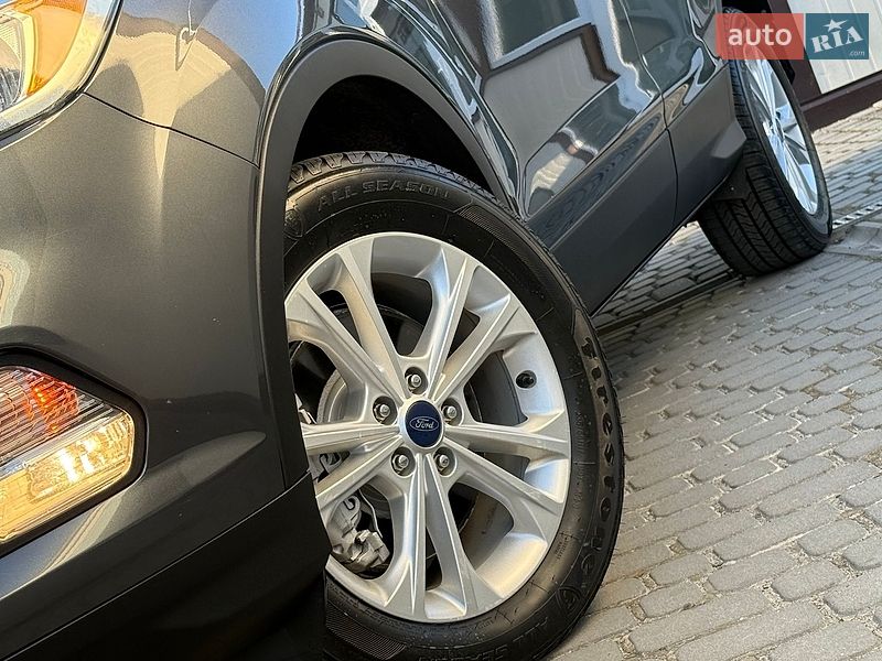 Внедорожник / Кроссовер Ford Escape 2017 в Дрогобыче