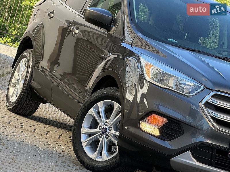 Внедорожник / Кроссовер Ford Escape 2017 в Дрогобыче