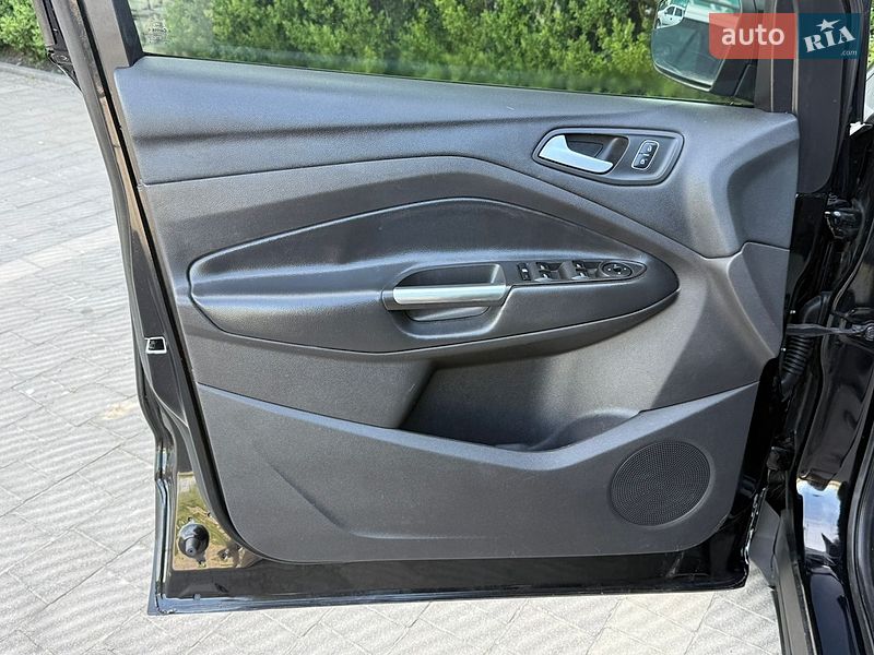 Внедорожник / Кроссовер Ford Escape 2018 в Стрые