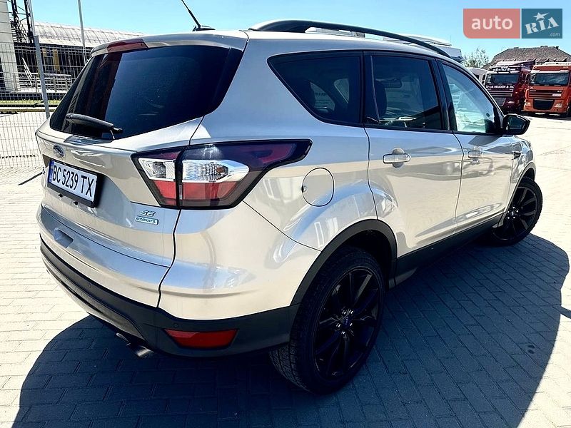 Внедорожник / Кроссовер Ford Escape 2017 в Львове