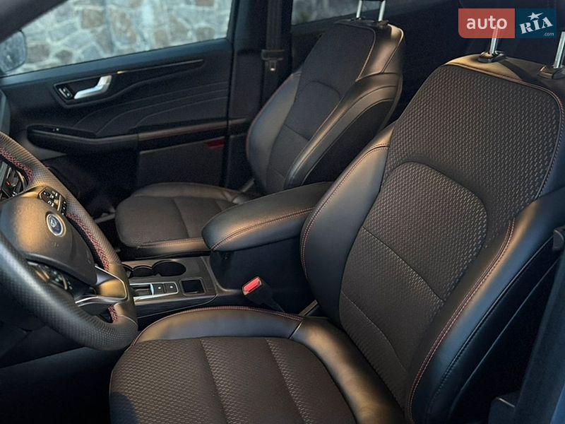 Внедорожник / Кроссовер Ford Escape 2023 в Гайвороне