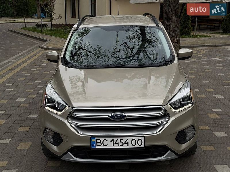 Позашляховик / Кросовер Ford Escape 2016 в Трускавці