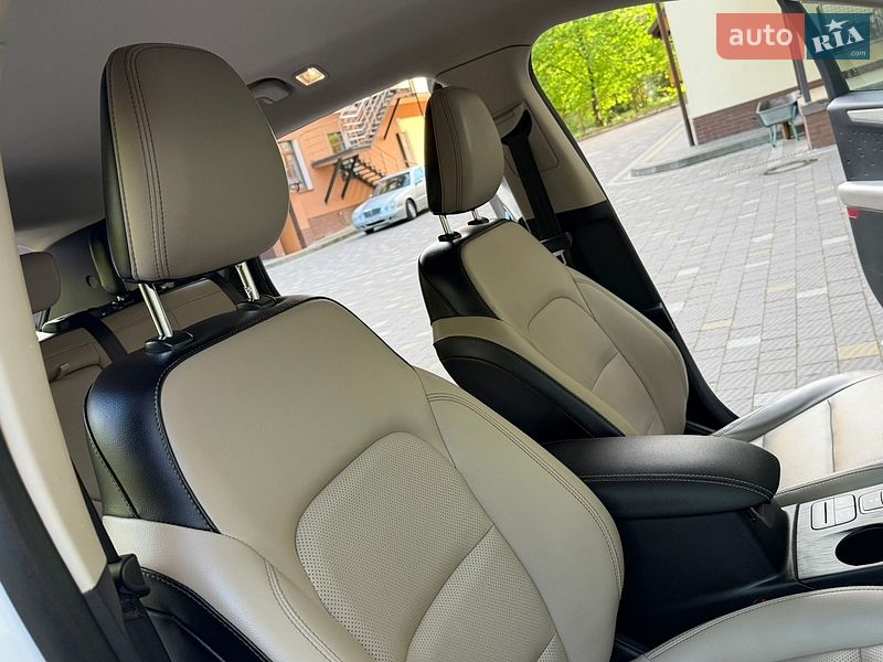 Позашляховик / Кросовер Ford Escape 2020 в Дрогобичі