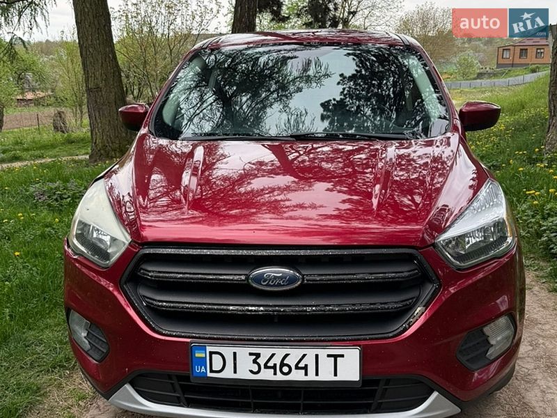 Позашляховик / Кросовер Ford Escape 2017 в Ярмолинцях