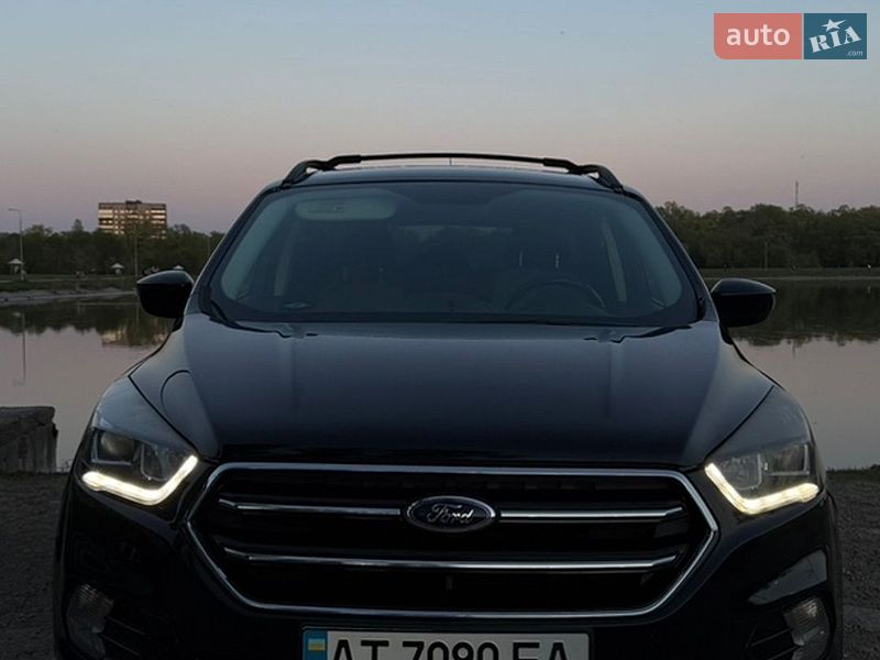 Внедорожник / Кроссовер Ford Escape 2017 в Ивано-Франковске