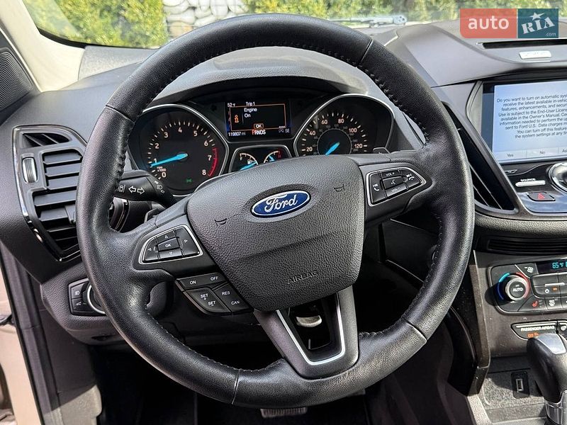 Внедорожник / Кроссовер Ford Escape 2017 в Стрые