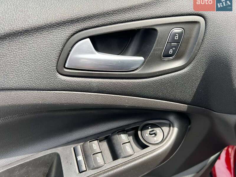 Внедорожник / Кроссовер Ford Escape 2017 в Львове