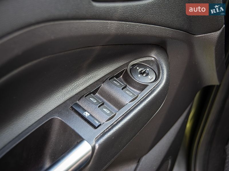 Внедорожник / Кроссовер Ford Escape 2018 в Хмельницком