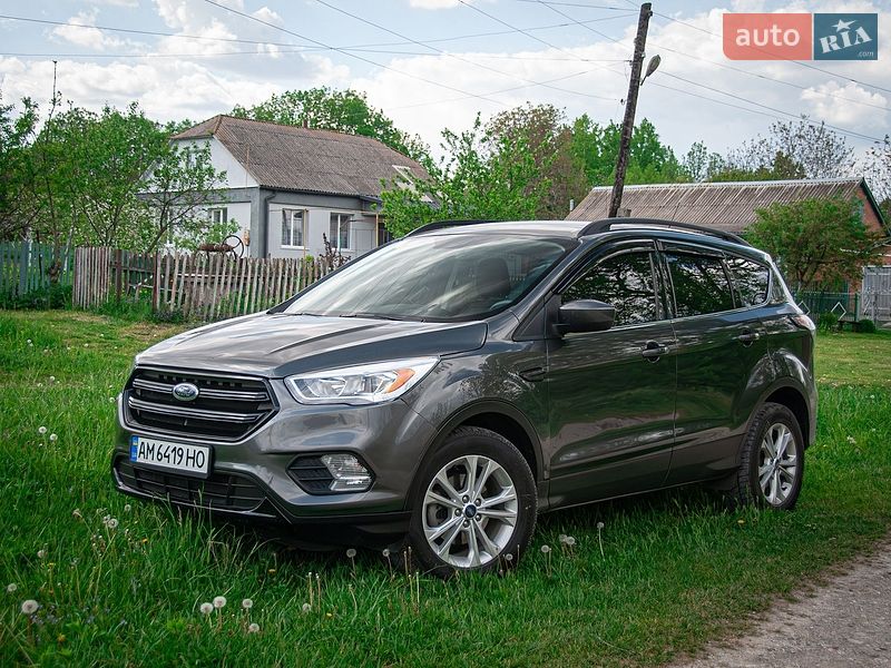 Внедорожник / Кроссовер Ford Escape 2018 в Хмельницком