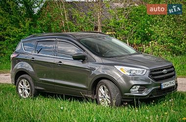 Внедорожник / Кроссовер Ford Escape 2018 в Хмельницком