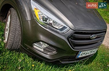 Внедорожник / Кроссовер Ford Escape 2018 в Хмельницком