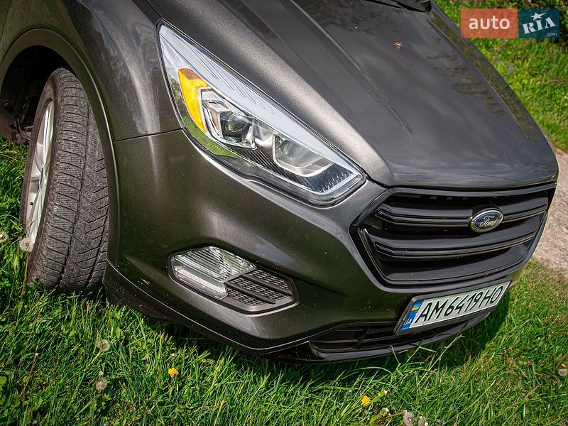 Внедорожник / Кроссовер Ford Escape 2018 в Хмельницком