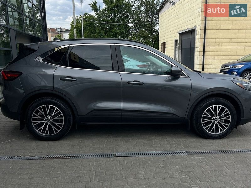 Позашляховик / Кросовер Ford Escape 2023 в Івано-Франківську