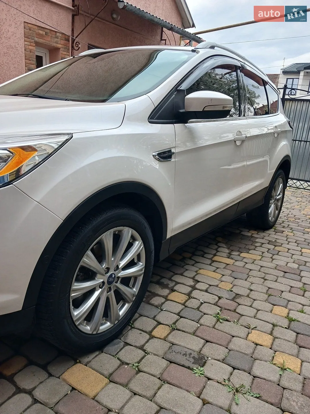 2017 Ford Escape - мініатюра 2