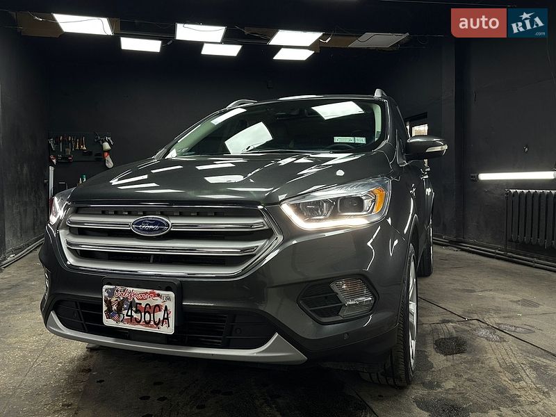Внедорожник / Кроссовер Ford Escape 2019 в Сумах