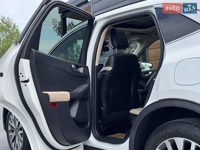 Позашляховик / Кросовер Ford Escape 2020 в Рівному