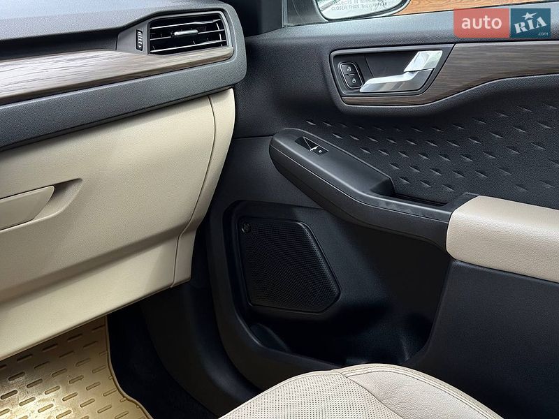 Позашляховик / Кросовер Ford Escape 2020 в Рівному