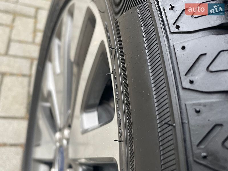 Внедорожник / Кроссовер Ford Escape 2021 в Золочеве