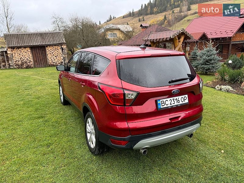 Внедорожник / Кроссовер Ford Escape 2018 в Сколе