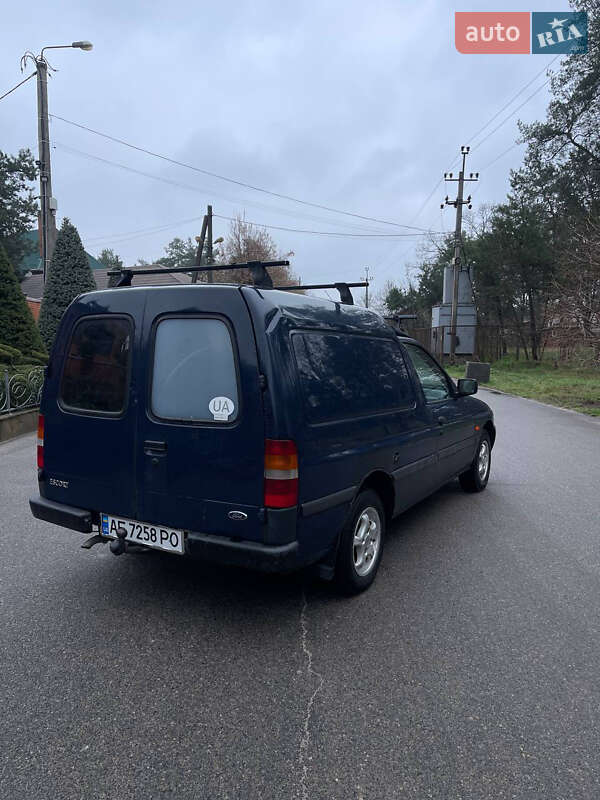 Грузовой фургон Ford Escort Express 1999 в Обуховке