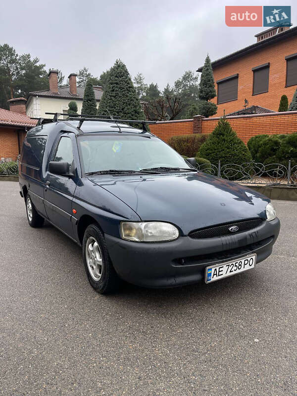 Грузовой фургон Ford Escort Express 1999 в Обуховке