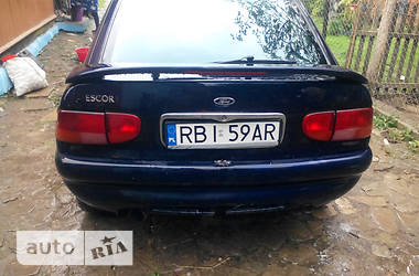 Хэтчбек Ford Escort 1997 в 