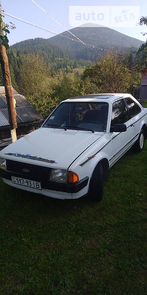 Хэтчбек Ford Escort 1981 в Верховине