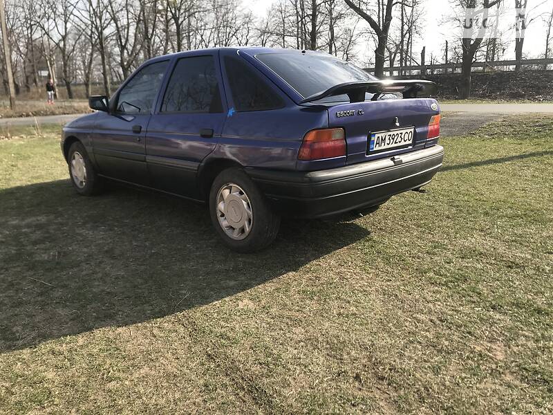 Хэтчбек Ford Escort 1991 в Бородянке