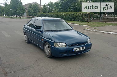 Хэтчбек Ford Escort 1995 в Веселом