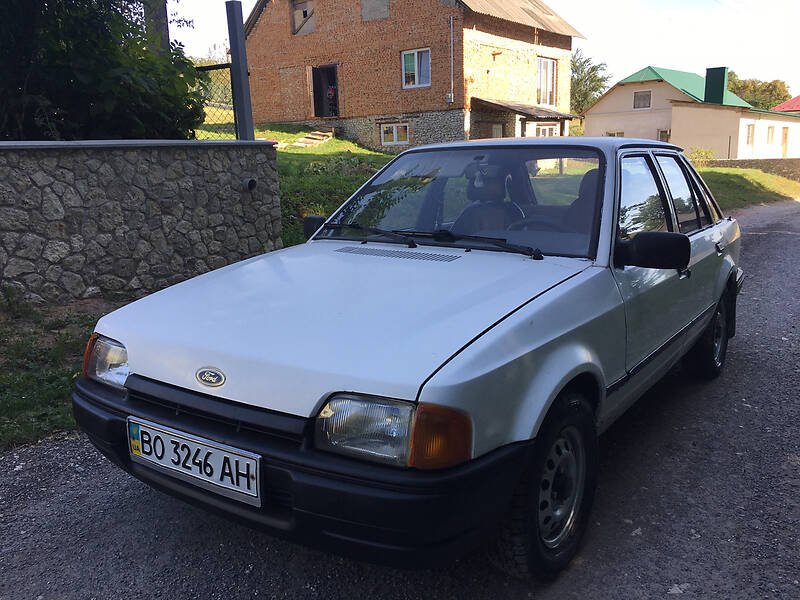 Хэтчбек Ford Escort 1988 в Збараже