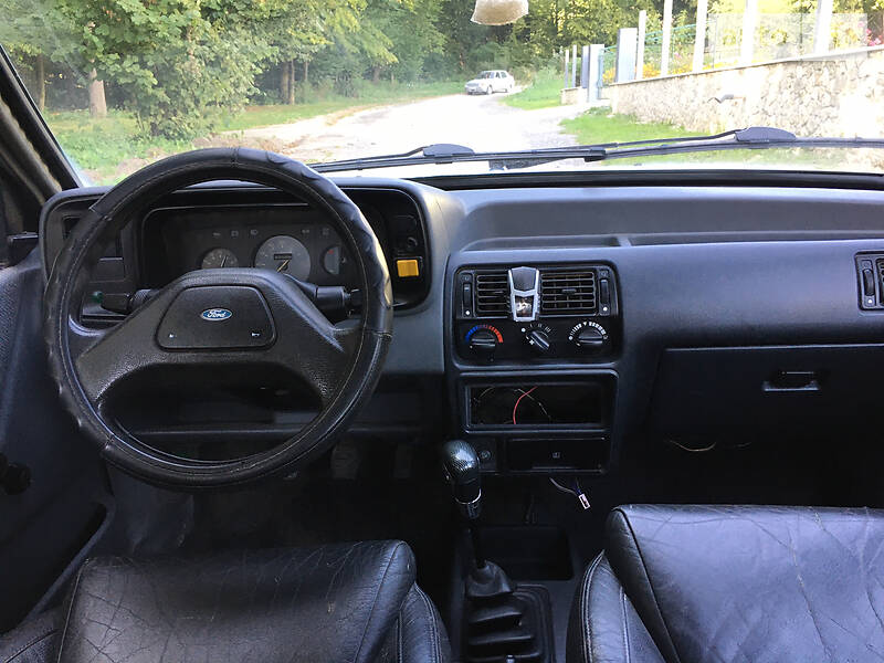 Хэтчбек Ford Escort 1988 в Збараже
