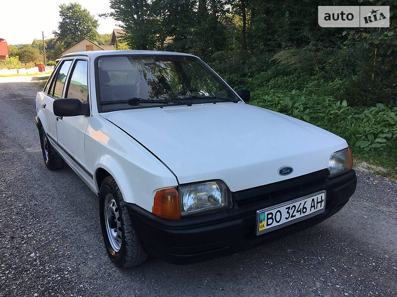 Хэтчбек Ford Escort 1988 в Збараже