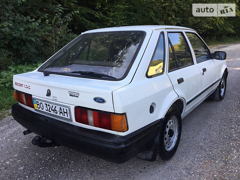 Хэтчбек Ford Escort 1988 в Збараже