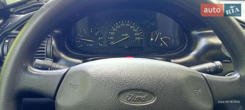 Хетчбек Ford Escort 1995 в Великодолинському